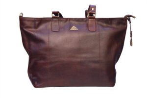 398A9699 Luxurious brown leather tote bag with adjustable length and sturdy straps, perfect for daily use and stylish outings.
